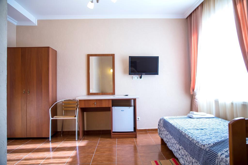 Delfin Hotel Koblevo Exterior photo